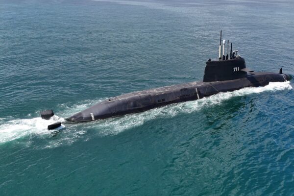 「海鯤軍艦」完成第三次浮航海試